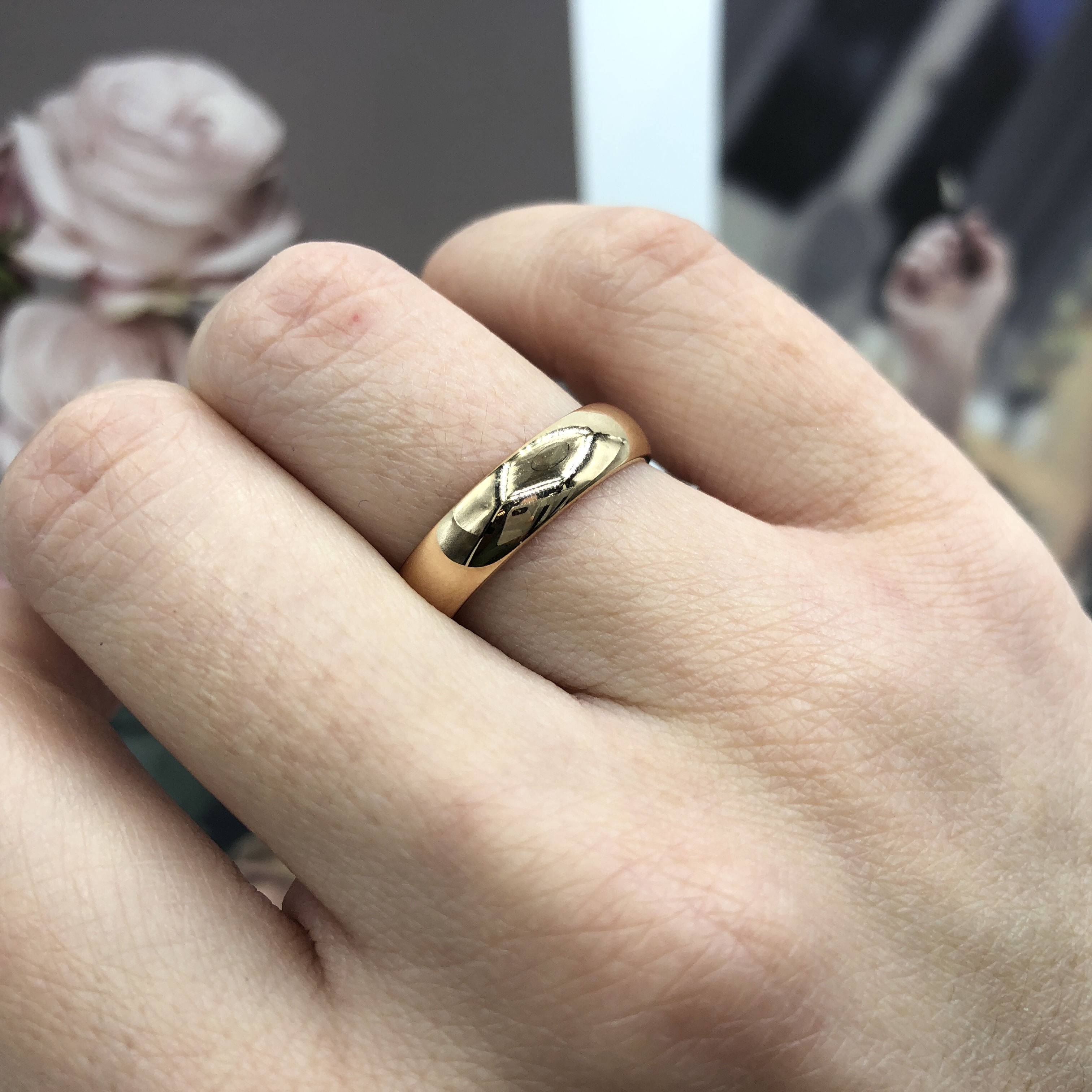 Золотое обручальное кольцо без камней артикул 6283